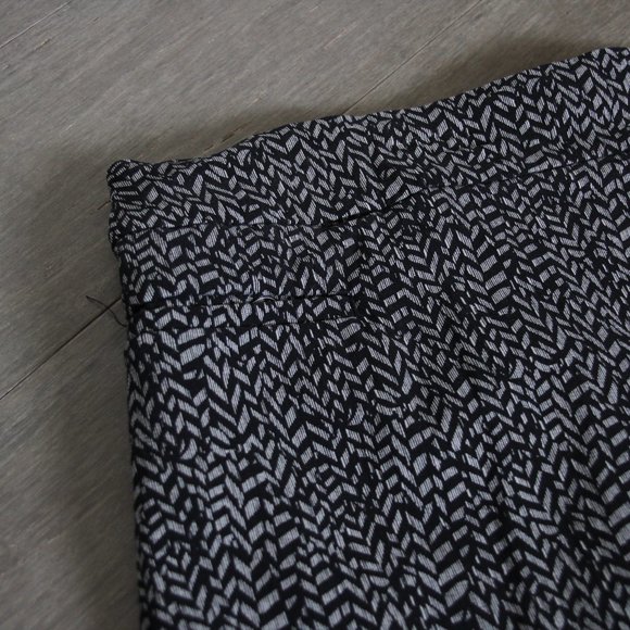 Renuar Black & Gray Patterned Skort - Picture 2 of 9